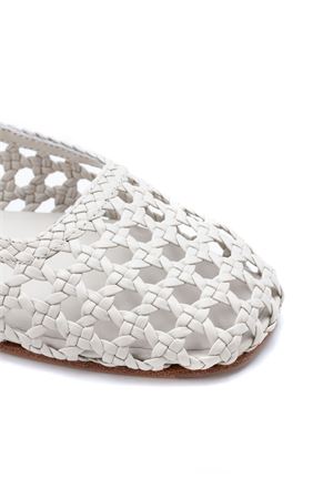 Ballerina in pelle intrecciata bianco sporco PALOMA BARCELO | 302401OFFWHITE